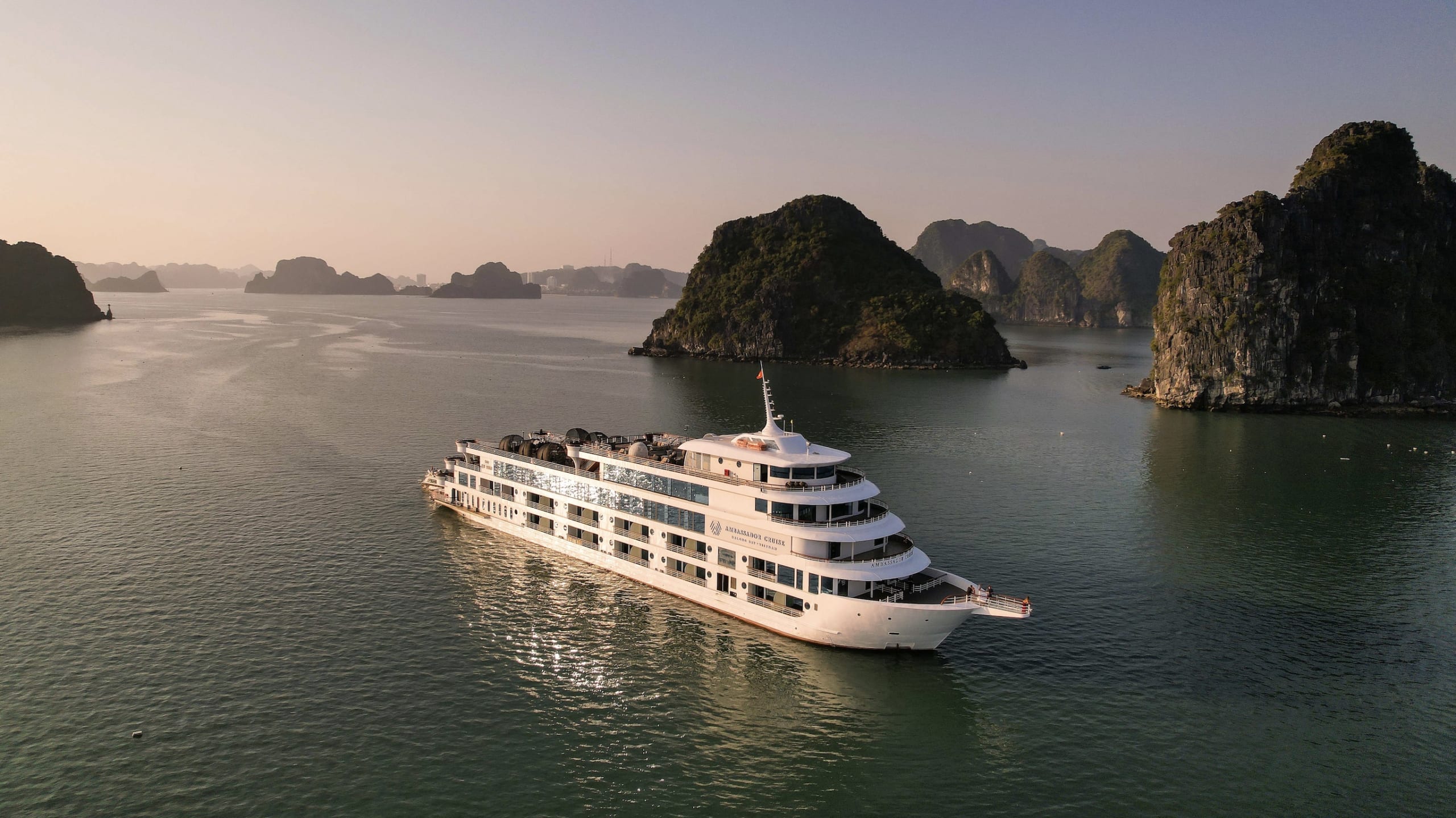 Ha Long Bay: Vietnam's Enchanting Natural Wonder
