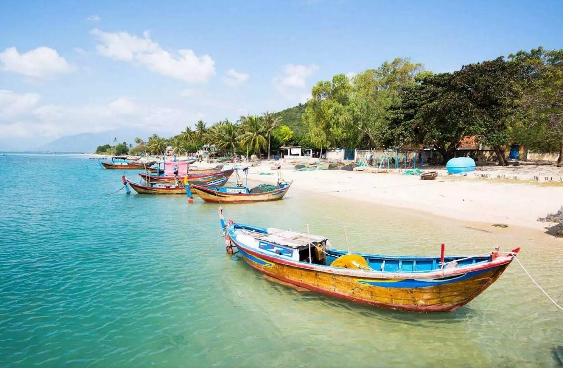 Diep Son Island + Doc Let Beach Day Tour from Nha Trang