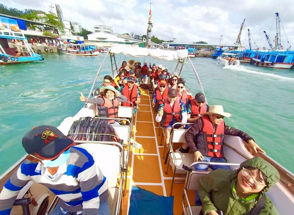 Vinh San Ho & Tranh Beach Daily Tour in Nha Trang