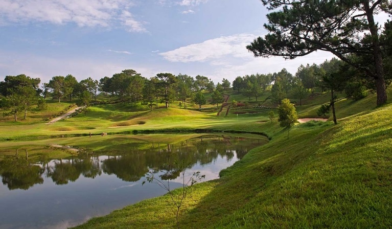 Golf tour 3 days at the oldest golf course and the most beautiful golf course in Dalat