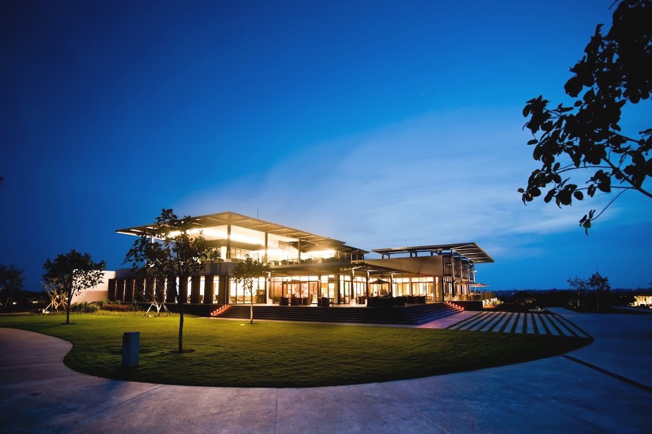 Da Nang vs Nha Trang Golf: How to Compare Vietnam Golf Destinations