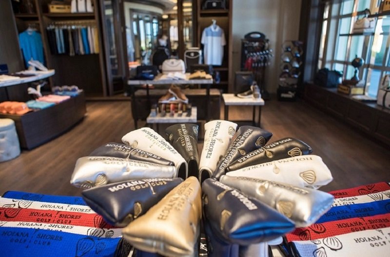 Golf Gear Guide: Evaluating Clubs, Balls, Bags, and Accessories