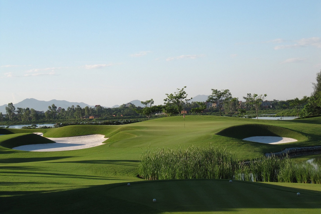 Van Tri Golf Course