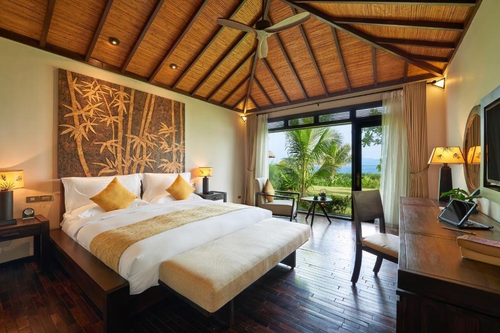 3-Bedroom Ocean Pool Villa