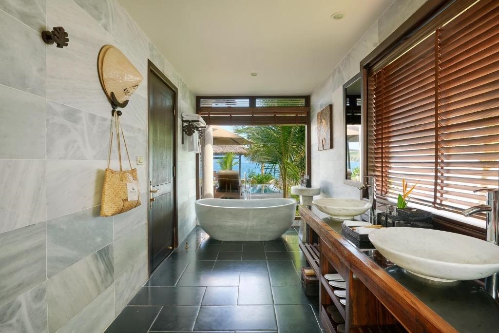 3-Bedroom Ocean Pool Villa