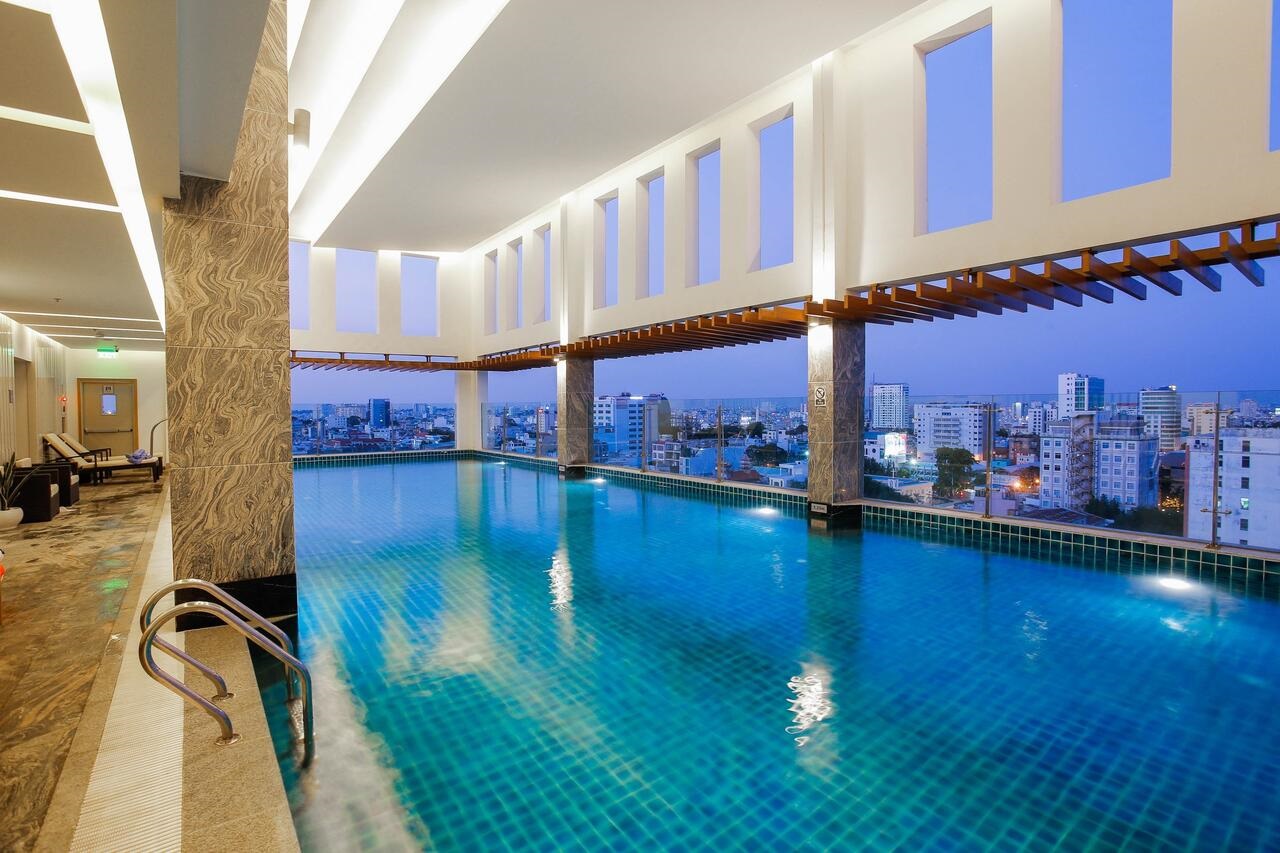 [Stay & Play] Muong Thanh Saigon Centre Hotel + Tan Son Nhat Golf Course
