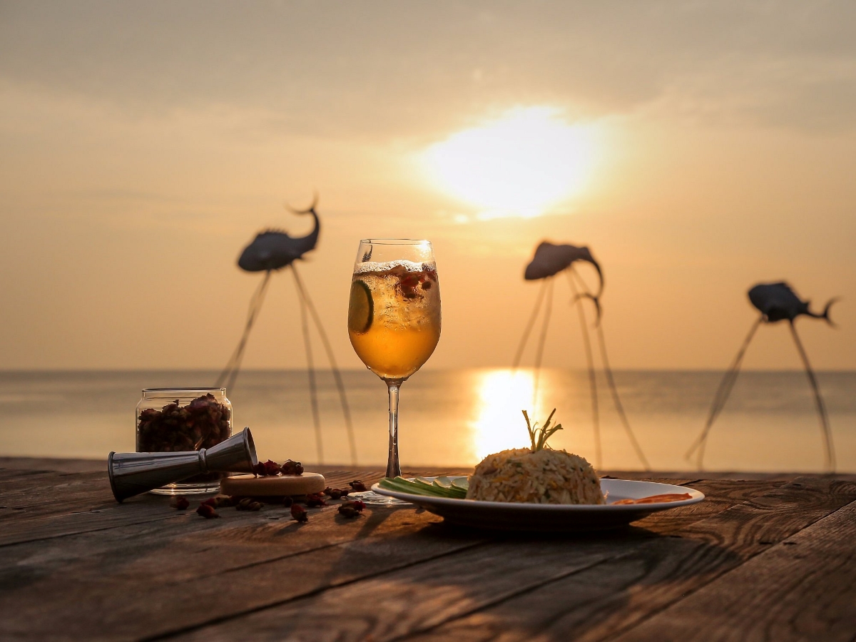 Sunset Sanato Beach Club – Long Beach Sunset Spot, Phu Quoc