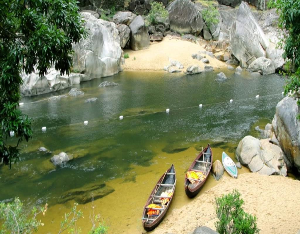 Quy Nhơn day tour: Quang Trung museum, Ham Ho ecotourism, Banh it tower