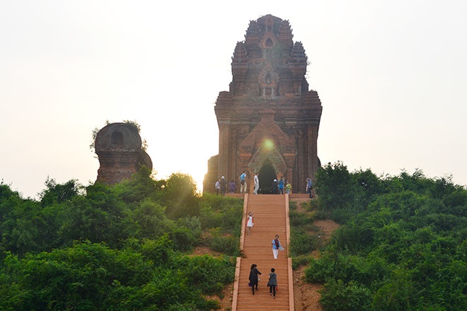 Quy Nhơn day tour: Quang Trung museum, Ham Ho ecotourism, Banh it tower