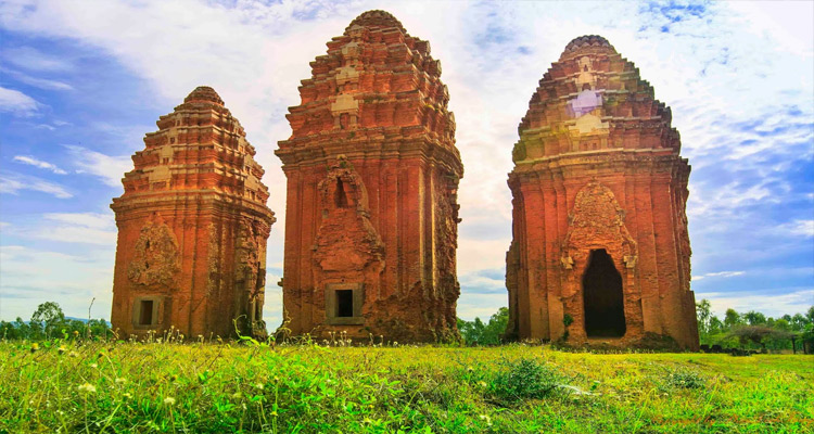 Quy Nhơn day tour: Quang Trung museum, Ham Ho ecotourism, Banh it tower