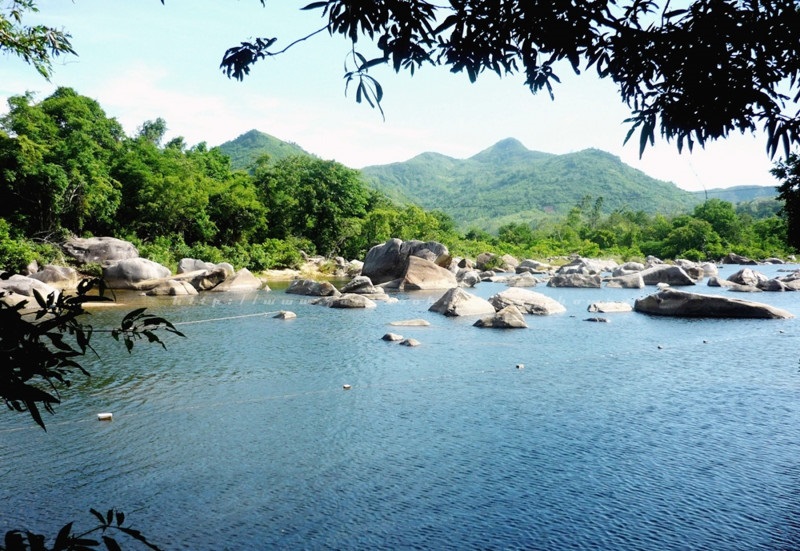 Quy Nhơn day tour: Quang Trung museum, Ham Ho ecotourism, Banh it tower