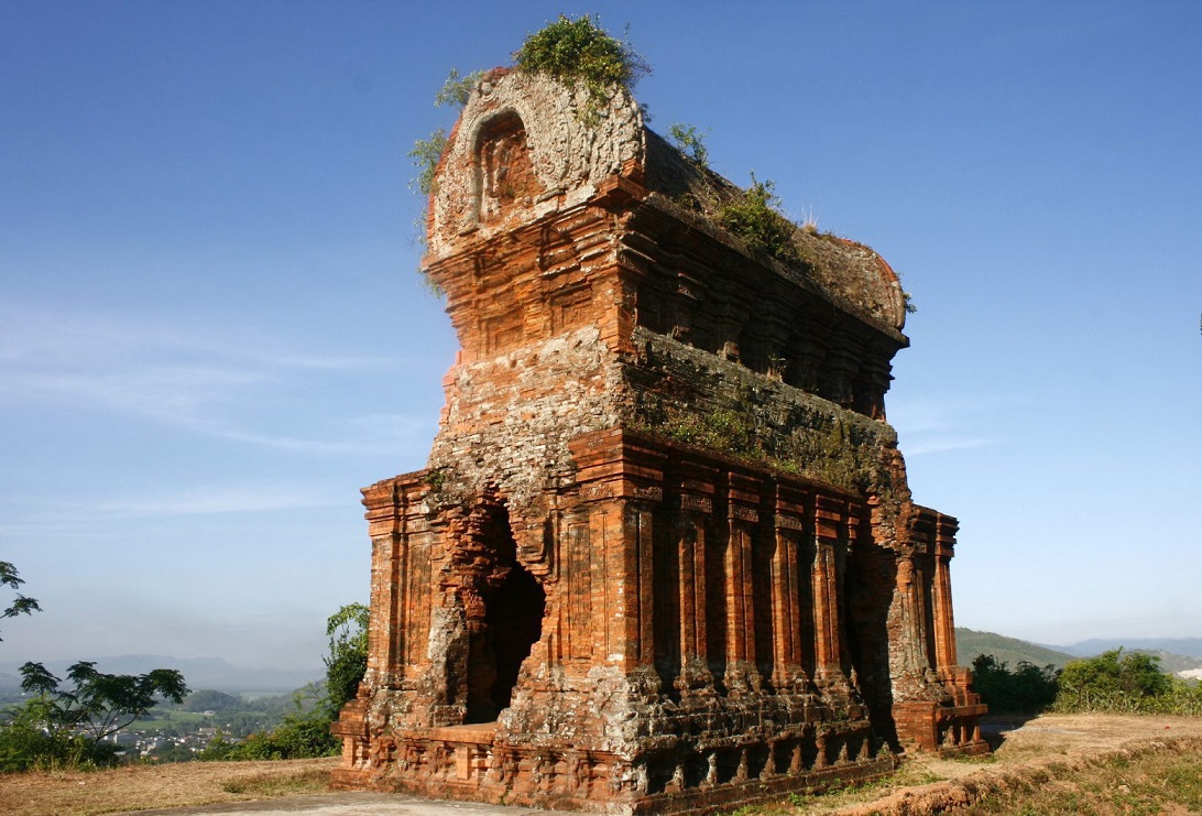 Quy Nhơn day tour: Quang Trung museum, Ham Ho ecotourism, Banh it tower