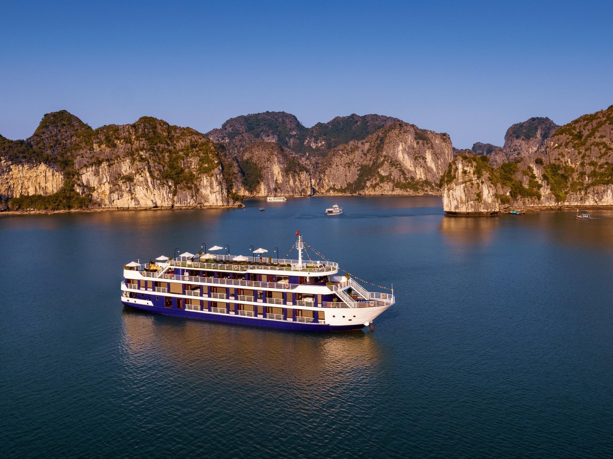 Explore Ha Long Bay- Dragon Bay Cruise 2 Days 1 Night 5 Star