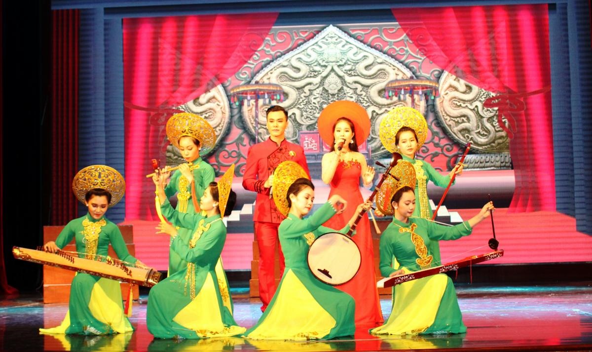 Viet Nam, The folk arts of Southern amateur music